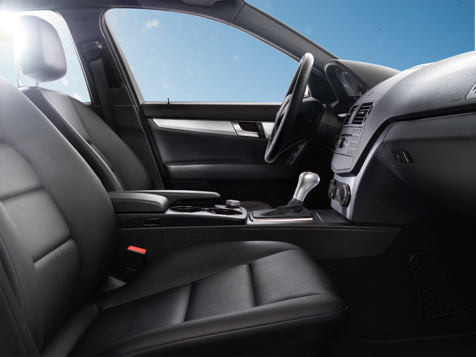 _mercedes_Sunny-Interior-Working.jpg